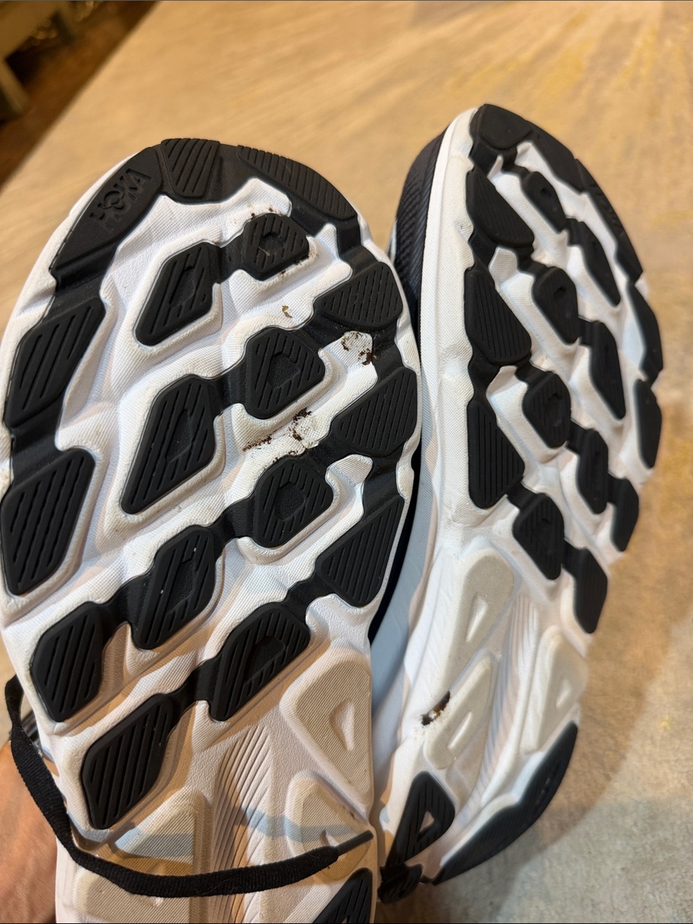 Hoka One One Clifton 9 wide - men’s size 11 2E in Excellent condition - Picture 6 of 7
